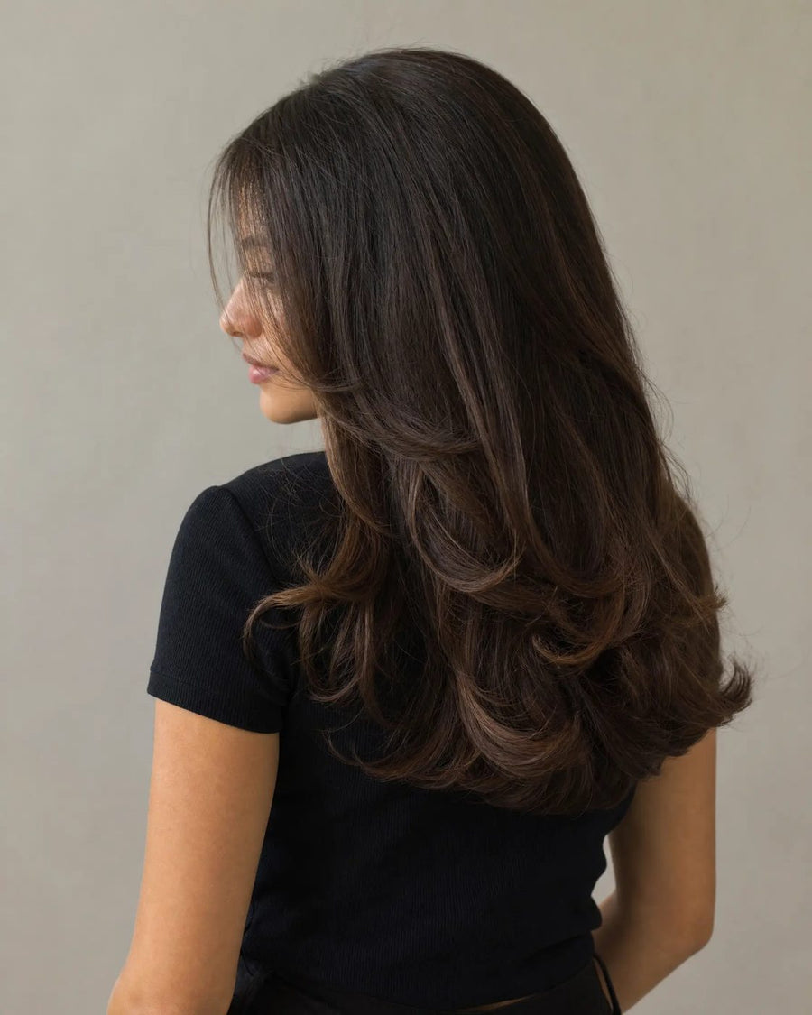 Bouncy glossy brunette blow-wave
